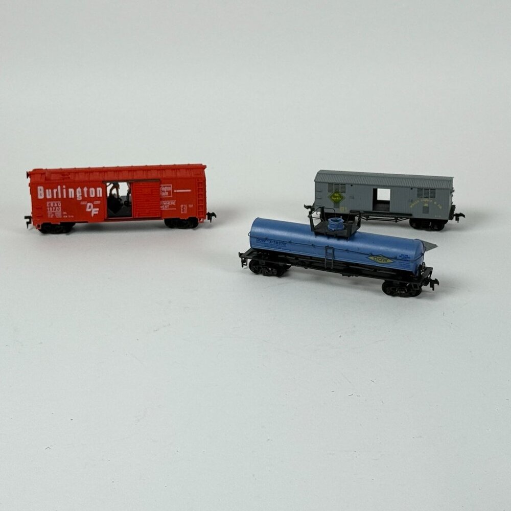 HO Scale Vintage Burlington Boxcar Wells Fargo Car & DOW Chemical Tanker